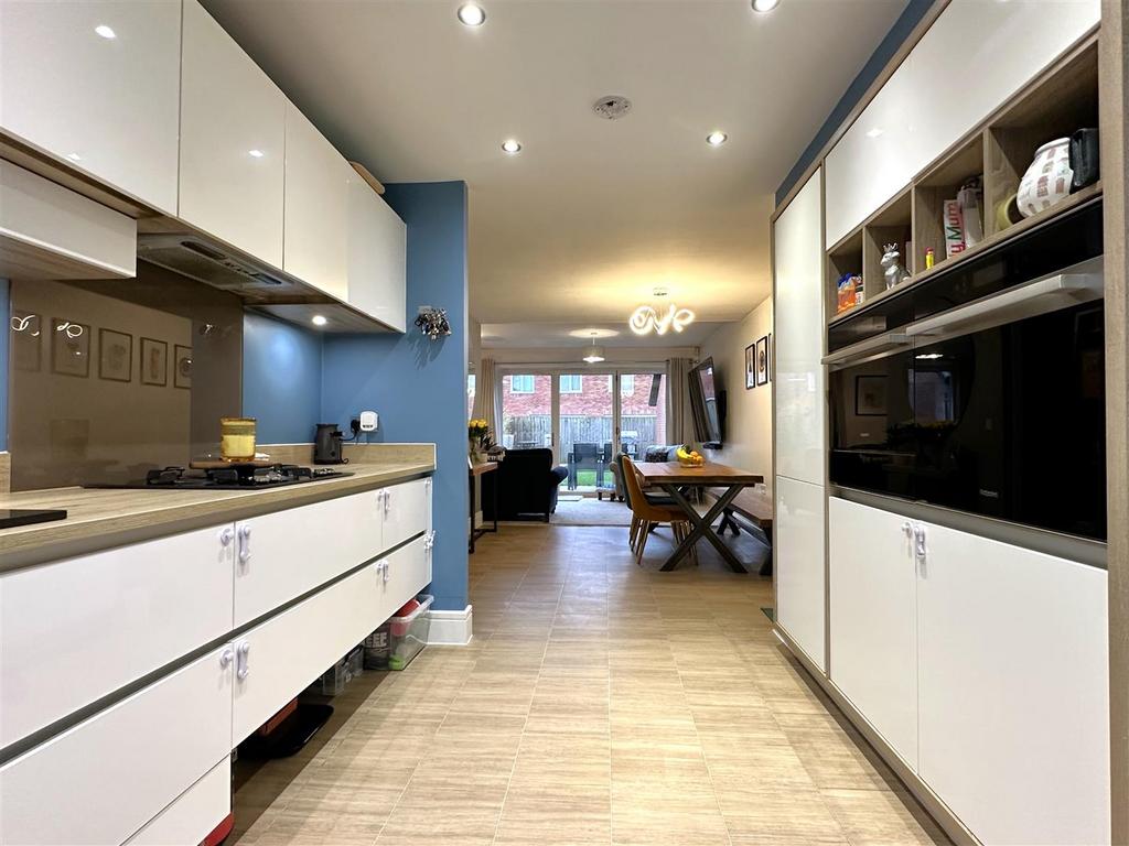 OPEN-PLAN Kitchen Space 952