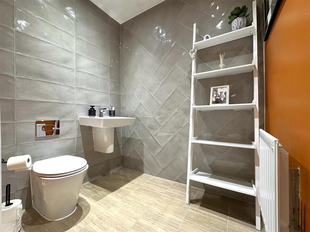 Ground Floor W.C 934