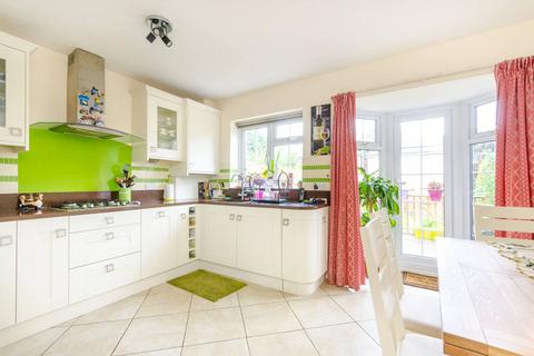 3 bedroom terraced house to rent, St James Road, Sutton, SM1