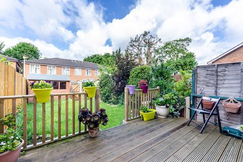 3 bedroom terraced house to rent, St James Road, Sutton, SM1
