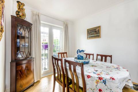 3 bedroom terraced house to rent, St James Road, Sutton, SM1