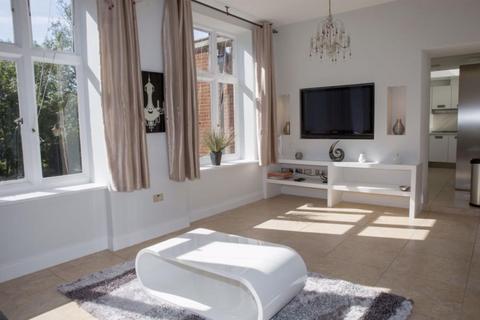 undefined, Royal Connaught Drive, Bushey