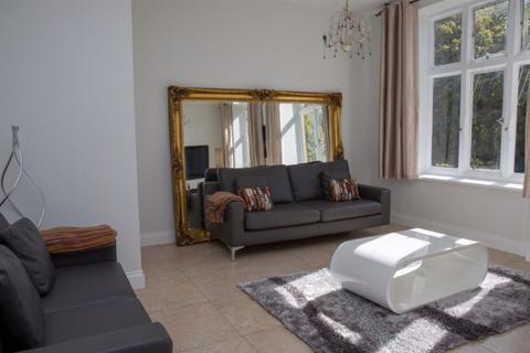 undefined, Royal Connaught Drive, Bushey