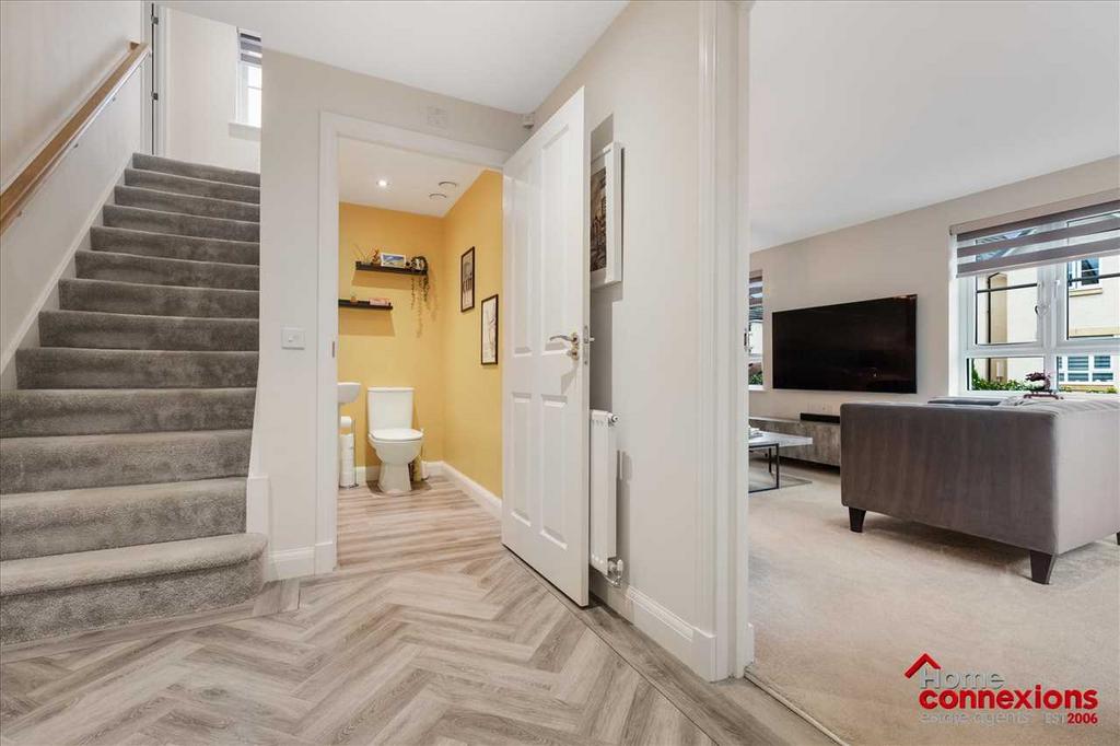Entrance Hallway (2)