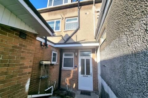3 bedroom flat to rent, Newport Road, Rumney, CF3