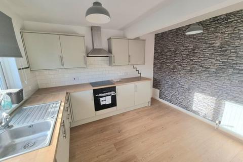 3 bedroom flat to rent, Newport Road, Rumney, CF3