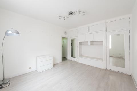 Studio to rent, Belsize Grove, London, NW3