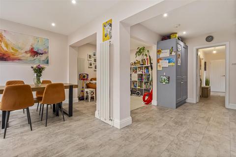 4 bedroom end of terrace house for sale, Twyford Gardens, Worthing