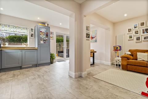 4 bedroom end of terrace house for sale, Twyford Gardens, Worthing