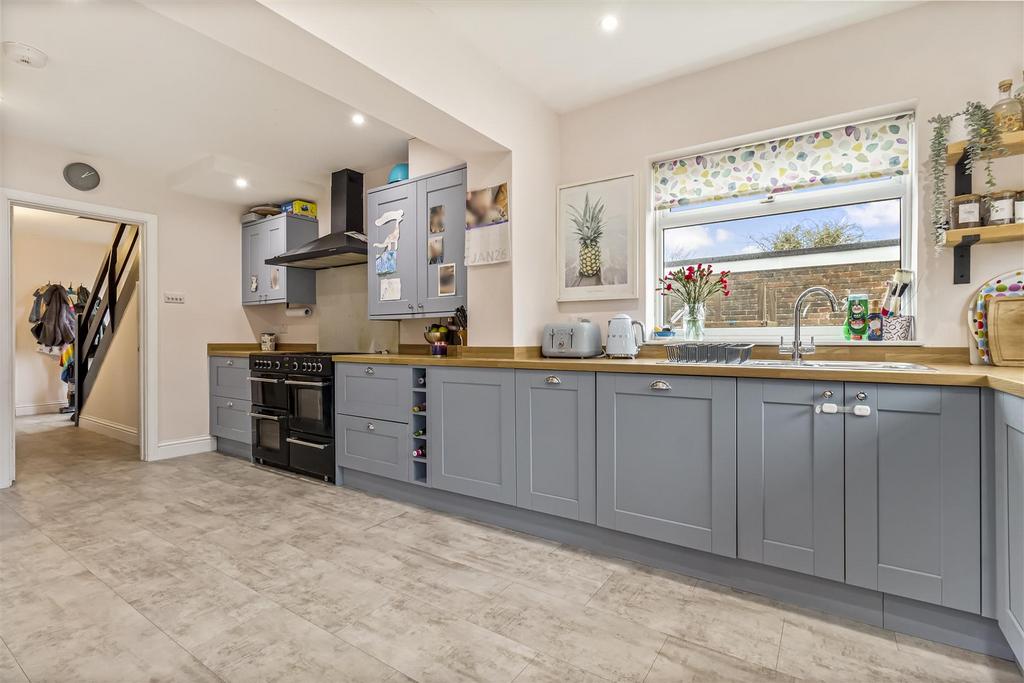 57 Twyford Gardens-008.JPG