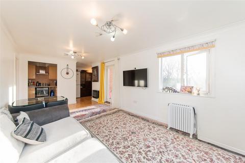 2 bedroom flat to rent, Glebelands Close, North Finchley