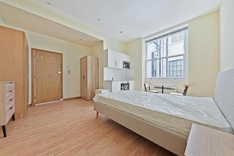 Studio to rent, Linden Gardens, London W2