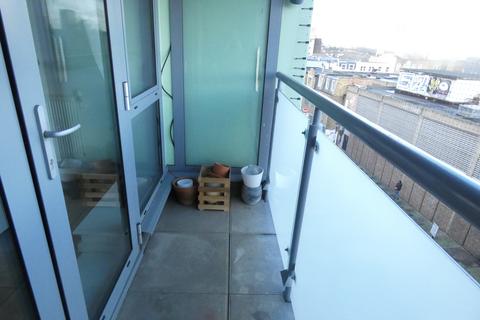 2 bedroom flat to rent, Cardigan Road, London E3