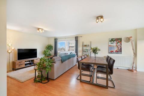 2 bedroom flat for sale, Commercial Road, London E14