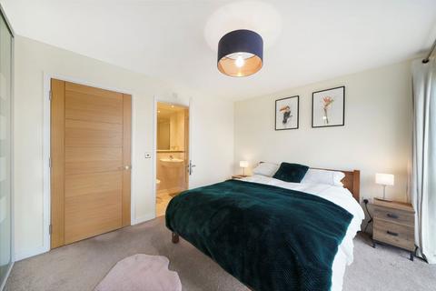 2 bedroom flat for sale, Commercial Road, London E14