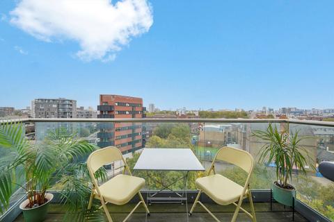 2 bedroom flat for sale, Commercial Road, London E14