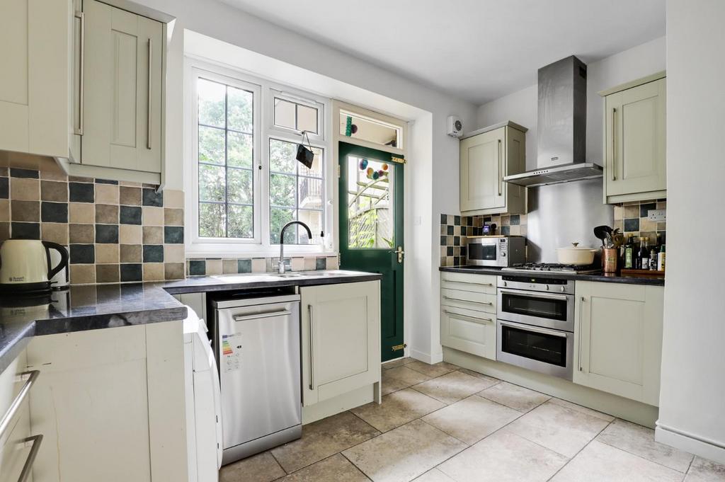 10-3bf4 JHProp World - 1 Torrington Court - 28.jpg
