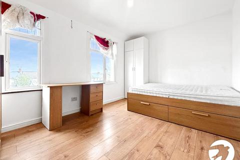 3 bedroom end of terrace house to rent, Cedar Road, Dartford, Kent, DA1