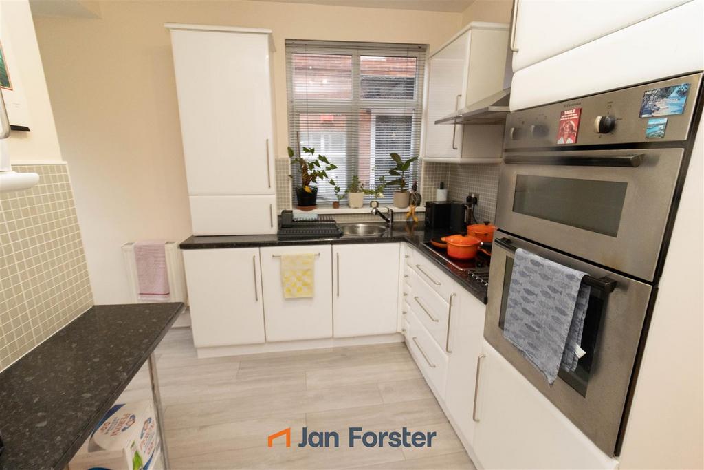 Apartment in Newcastle Upon Tyne - View 4