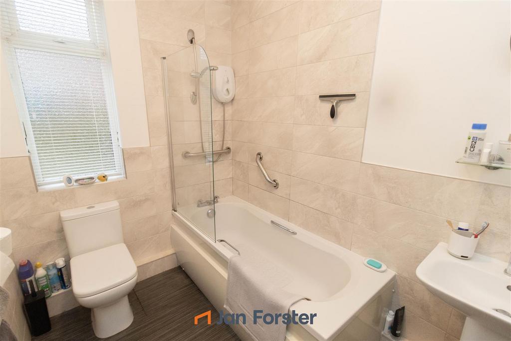 Apartment in Newcastle Upon Tyne - View 5