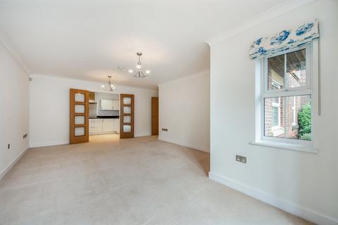 3 bedroom retirement property for sale, Tudor Court, Liphook, Hampshire