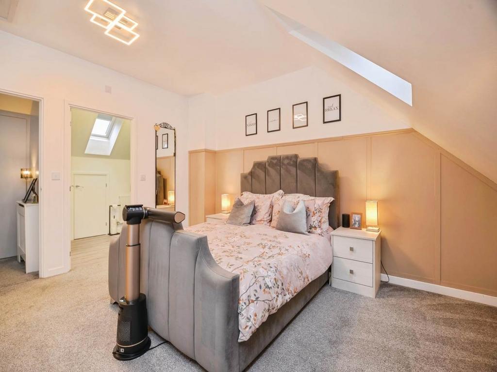 Bedroom 1 (2)