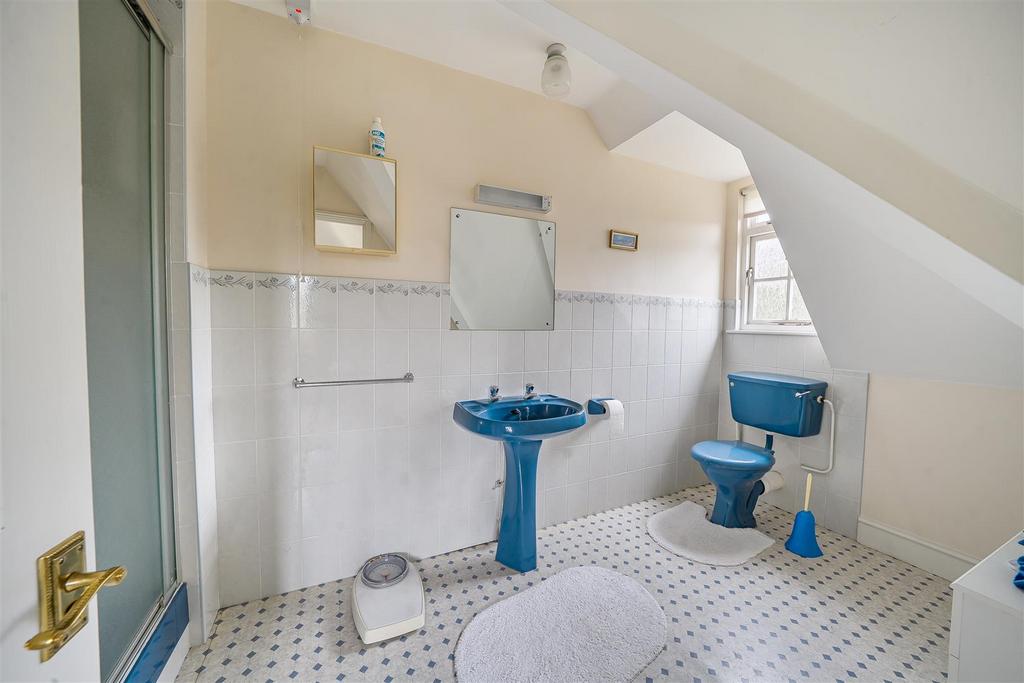 Bedroom 2 ensuite