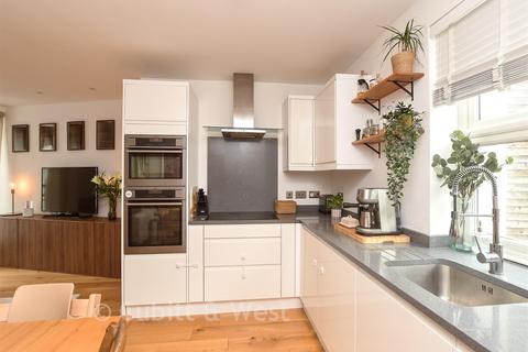 3 bedroom maisonette for sale, Chantry Mews, Reigate RH2