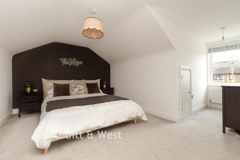 3 bedroom maisonette for sale, Chantry Mews, Reigate RH2