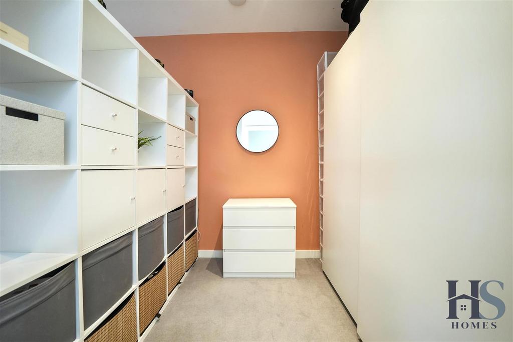Bed 2 wardrobe.jpg