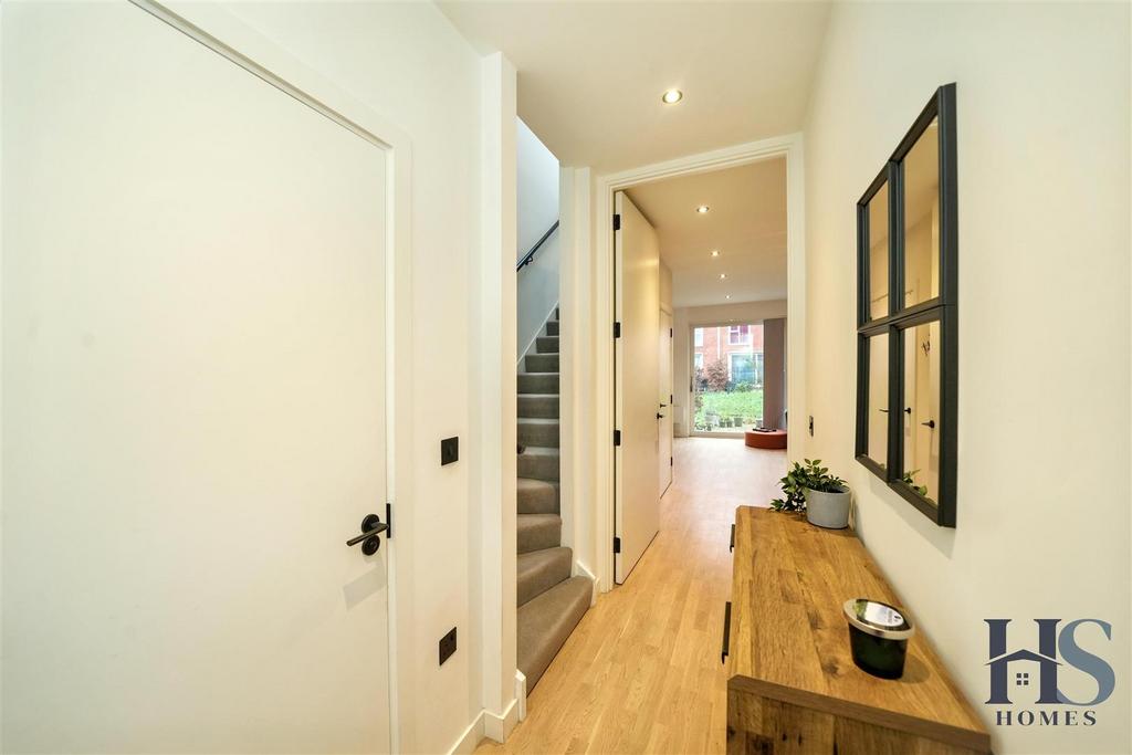 Hallway 4.jpg