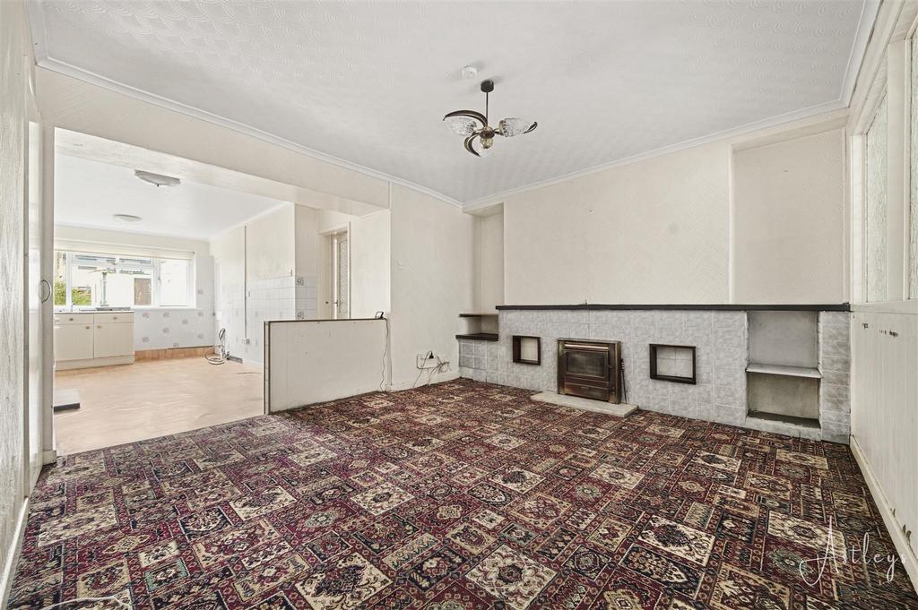 Second lounge/dining room