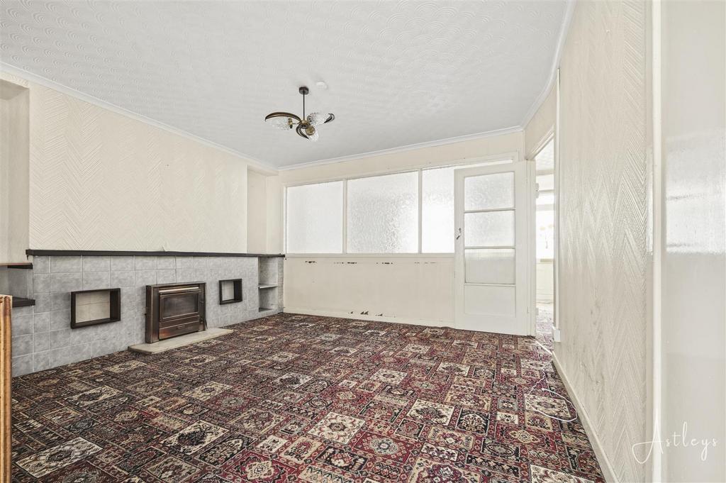 Second lounge/dining room