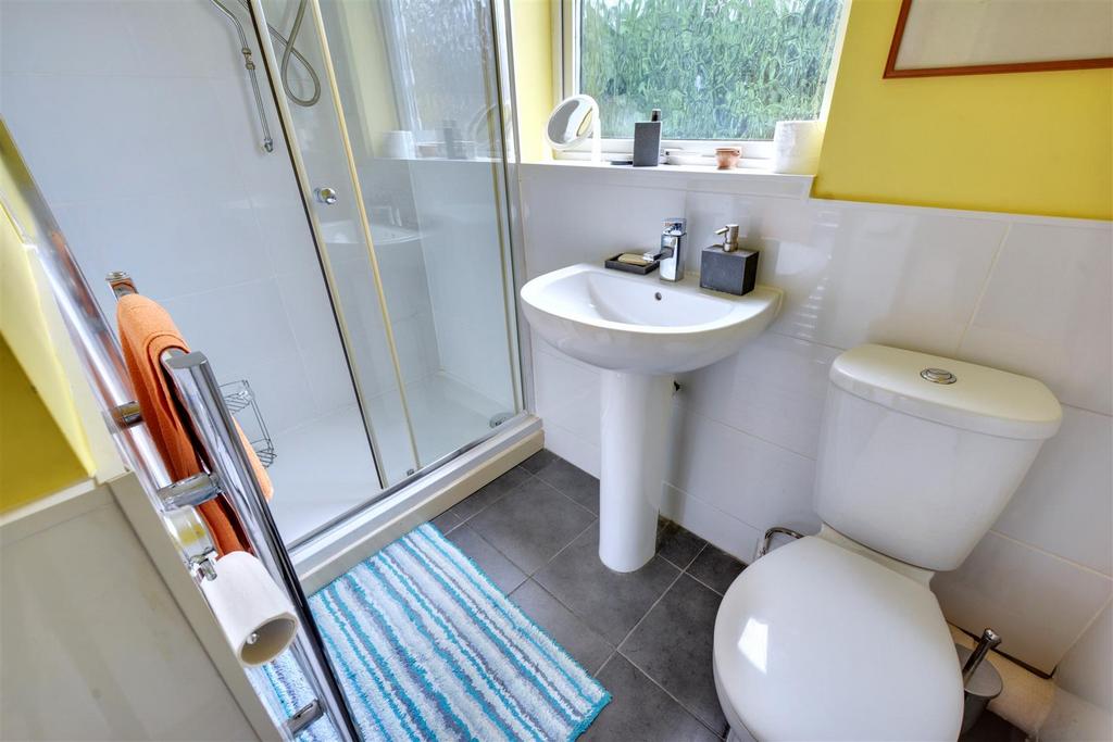 Ensuite (Bed Three).jpeg