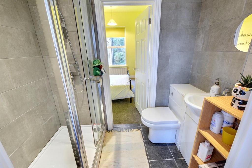 Ensuite (Bed One).jpeg