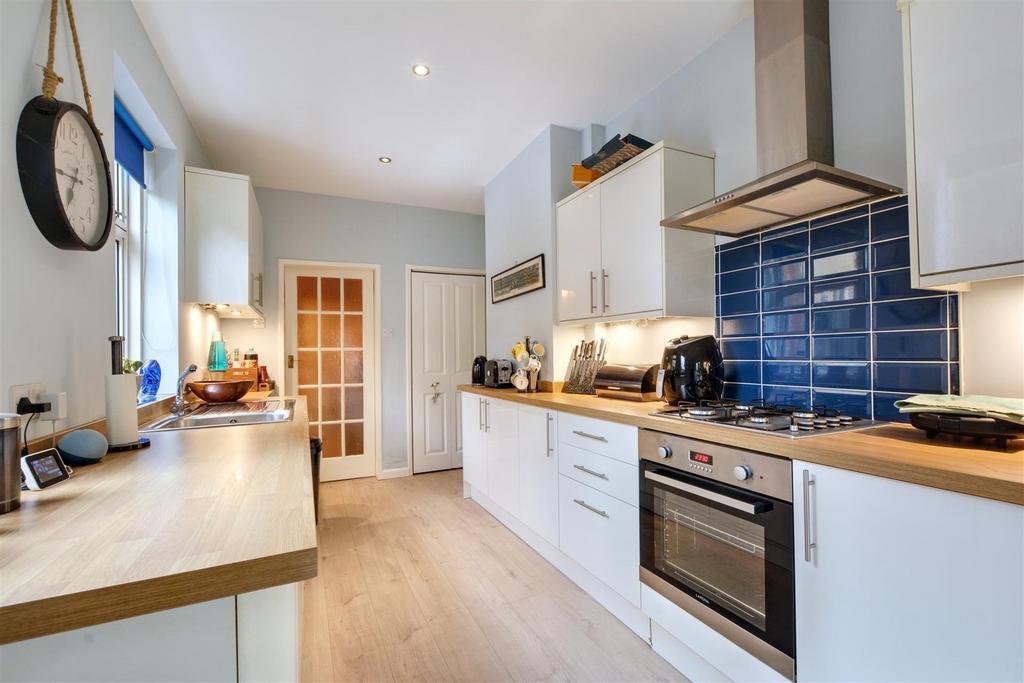 Kitchen 2.jpeg