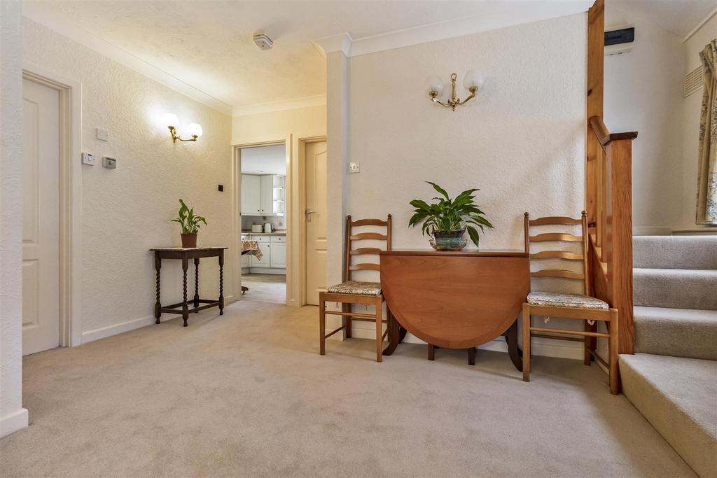 227 Goring Way-008.jpg