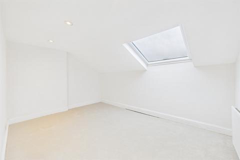 1 bedroom flat to rent, Balham High Road, London, SW12
