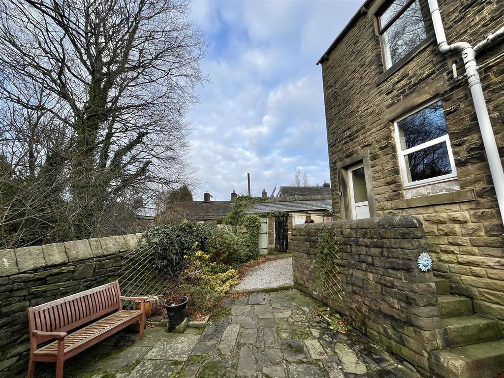 Shared Rear Yard & Garden Store