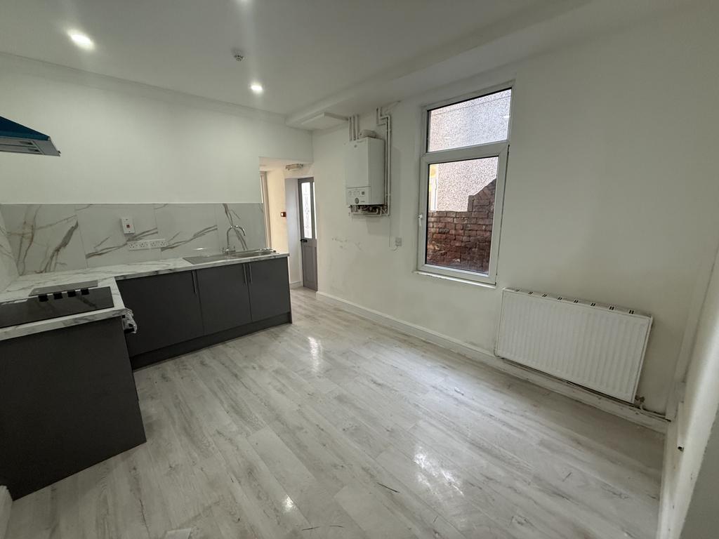 Recently refurbished 1 bedroom flat
