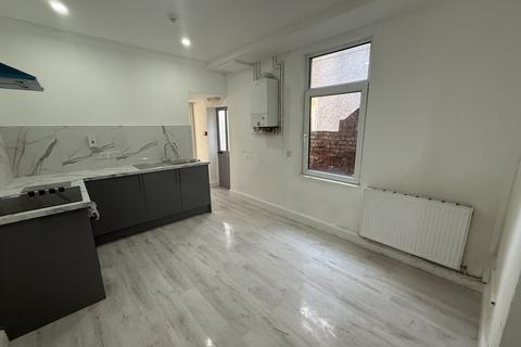Flat 2 Mackintosh Place