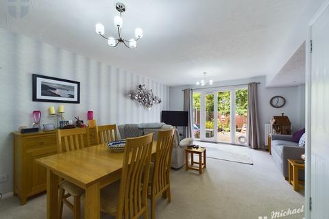 3 bedroom end of terrace house to rent, Old Brewery Close, Aylesbury, HP21 7SH