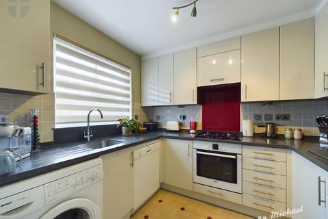 3 bedroom end of terrace house to rent, Old Brewery Close, Aylesbury, HP21 7SH