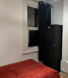 1 bedroom in a flat share to rent, Chiswick High Road, London W4