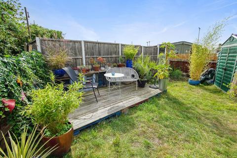 2 bedroom maisonette for sale, Meadowview Road, Catford
