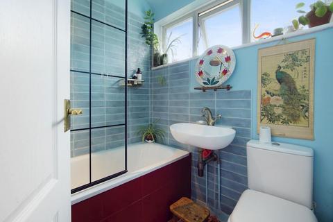 2 bedroom maisonette for sale, Meadowview Road, Catford