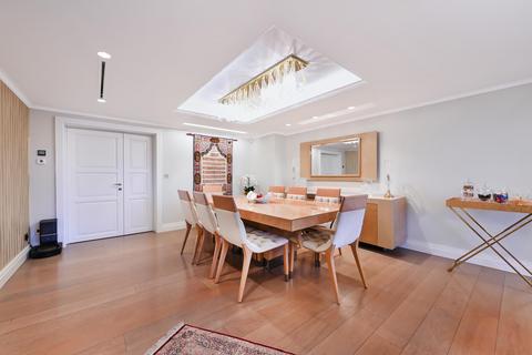 3 bedroom apartment to rent, Riverside Court, Nine Elms Lane, London, SW8