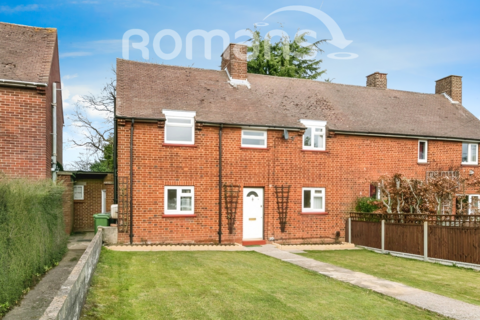 3 bedroom house to rent, Queen Mary Avenue, Basingstoke, RG21