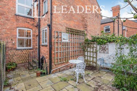 2 bedroom terraced house to rent, Tennis Walk, WR1