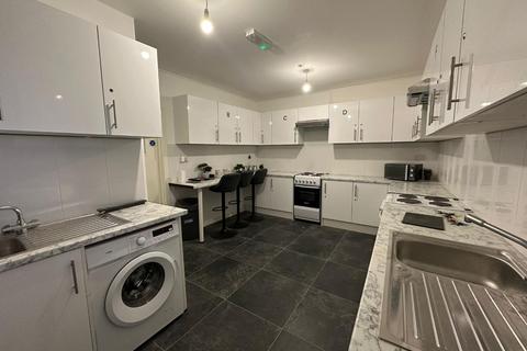 1 bedroom in a house share to rent, 85 Radcliffe Road, Belmont Circtle, Harrow
